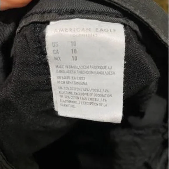 Size 10 Great Conditon Black American Eagle Midi shorts Mid waist NO FLAWS CUTE - Picture 9 of 10